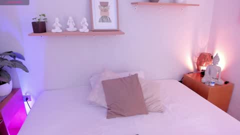 Snapshot of moll1e_ chatting on February 14, 11:42 am M o L l i E  online show from February 14, 11:42 am