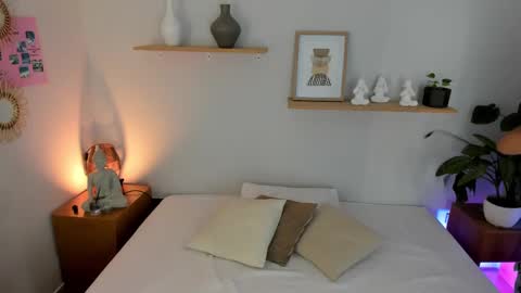 Snapshot of moll1e_ chatting on March 7, 12:12 pm M o L l i E  online show from March 7, 12:12 pm