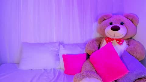 Snapshot of moll1e_ chatting on November 3, 7:59 pm M o L l i E  online show from November 3, 7:59 pm