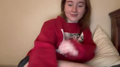Snapshot of molls_xx chatting on December 3, 5:09 am Molly online show from December 3, 5:09 am
