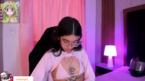 Snapshot of molly__a chatting on April 7, 4:18 pm Molly online show from April 7, 4:18 pm