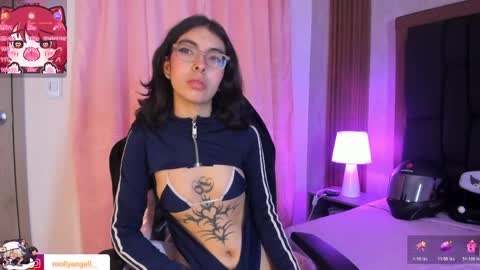Snapshot of molly__a chatting on April 13, 3:39 pm Molly online show from April 13, 3:39 pm