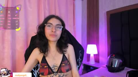Snapshot of molly__a chatting on April 18, 7:07 pm Molly online show from April 18, 7:07 pm