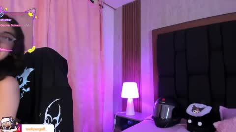 Snapshot of molly__a chatting on April 18, 7:58 pm Molly online show from April 18, 7:58 pm