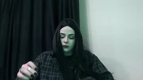 Snapshot of molly_crow chatting on February 5, 5:01 am Molly Crow online show from February 5, 5:01 am