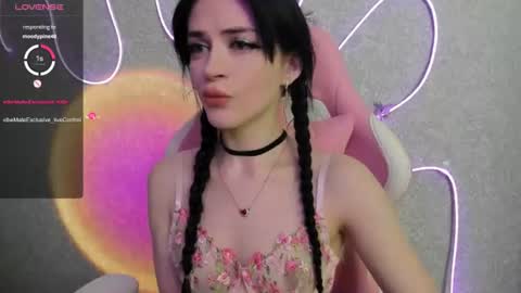 Snapshot of molly_crystall chatting on June 26, 2:49 am Molly - online show from June 26, 2:49 am
