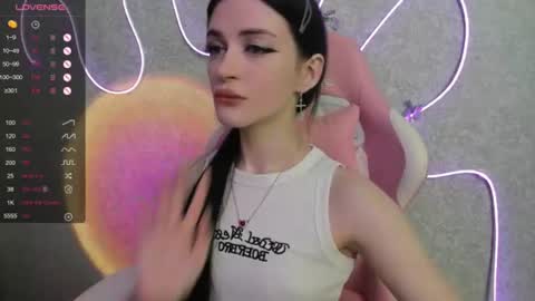 Snapshot of molly_crystall chatting on July 1, 3:52 am Molly - online show from July 1, 3:52 am
