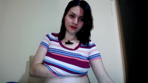 Snapshot of molly_fragance chatting on October 6, 7:11 pm Molly online show from October 6, 7:11 pm