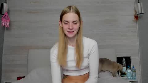 Molly Hunt online show from October 20, 3:18 am