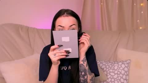 molly_kisss online show from November 16, 9:37 am