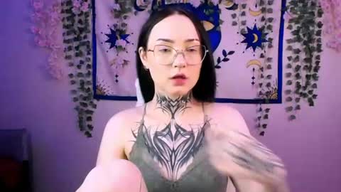 molly_kisss online show from June 25, 4:34 am
