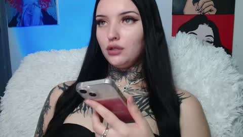 Snapshot of molly_montanaaa chatting on November 15, 5:31 pm Lina online show from November 15, 5:31 pm