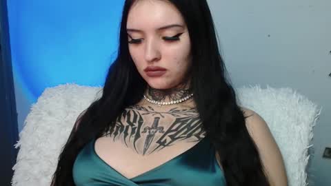 Snapshot of molly_montanaaa chatting on December 13, 8:25 pm Lina online show from December 13, 8:25 pm