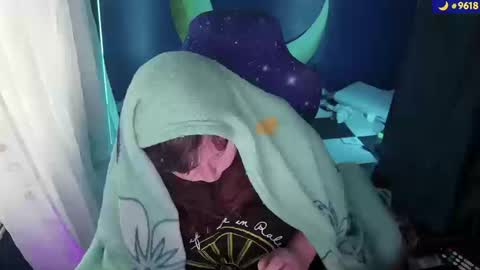 molly_moons online show from October 14, 4:41 pm