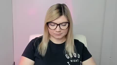 Molly online show from September 30, 11:48 am