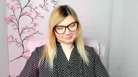 Molly online show from December 17, 12:44 pm