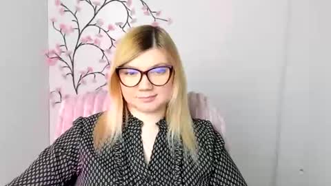 Molly online show from February 6, 1:36 pm