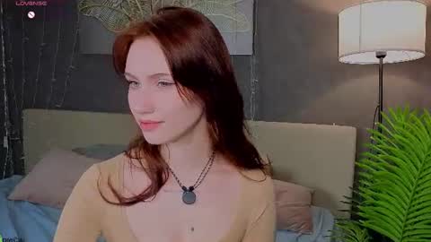 Snapshot of molly_rougge chatting on July 23, 11:57 pm Molly online show from July 23, 11:57 pm