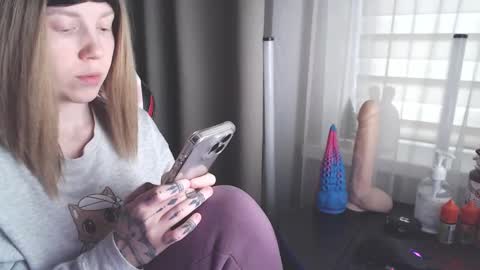 I have new photos come and see with love Molly online show from January 25, 7:17 am