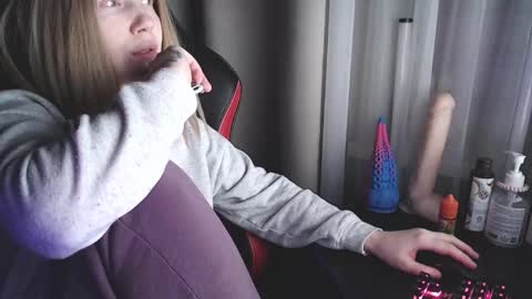 I have new photos come and see with love Molly online show from February 10, 9:25 pm