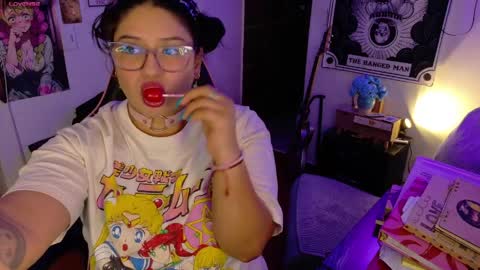 Snapshot of molly_shake chatting on March 28, 7:08 am Molly online show from March 28, 7:08 am