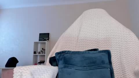 Snapshot of molly_soft chatting on February 24, 5:43 am Molly online show from February 24, 5:43 am