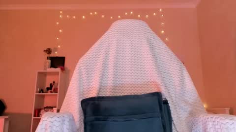 Snapshot of molly_soft chatting on October 25, 3:58 am Molly online show from October 25, 3:58 am