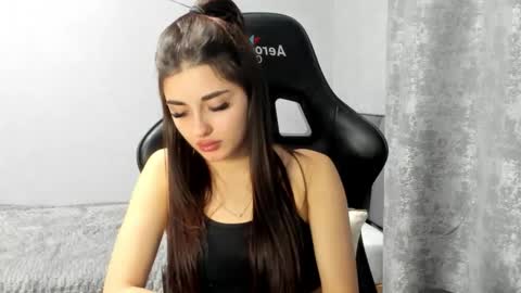 Molly online show from December 22, 7:55 pm