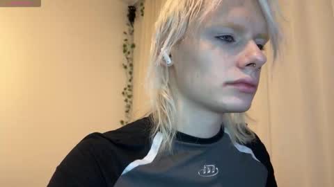 mollychloe online show from November 19, 9:48 pm