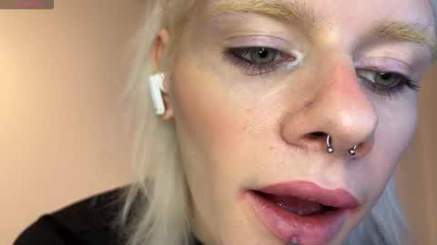 mollychloe online show from November 20, 6:29 pm