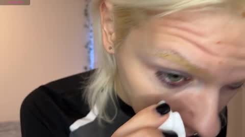 mollychloe online show from November 22, 3:00 pm