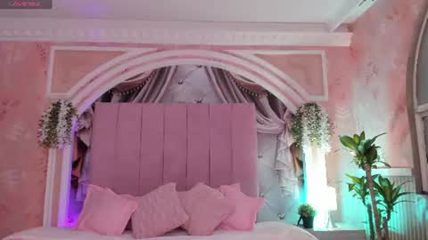 Snapshot of mollydoll_amour chatting on June 13, 11:52 am MollyDoll online show from June 13, 11:52 am