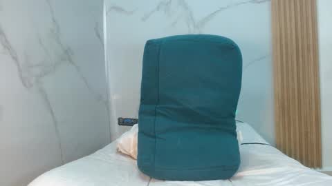 Snapshot of mollyguns chatting on October 5, 6:06 pm MOLLY GUNSG online show from October 5, 6:06 pm