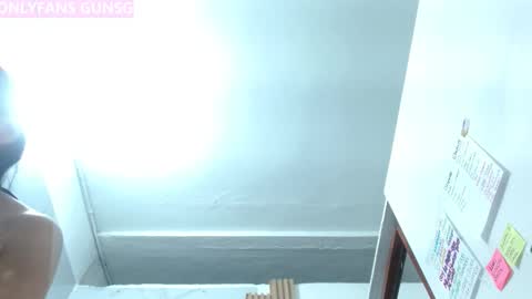 Snapshot of mollyguns chatting on October 15, 8:31 pm MOLLY GUNSG online show from October 15, 8:31 pm