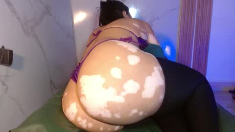  MOLLY  GUNSG online show from May 5, 6:49 pm