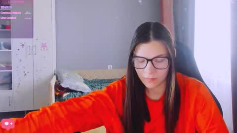 Snapshot of mollylollipop20 chatting on February 24, 5:49 am KIRA online show from February 24, 5:49 am