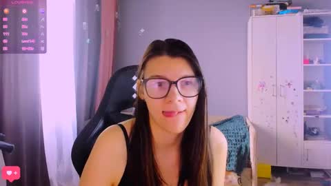 Snapshot of mollylollipop20 chatting on March 11, 7:36 am KIRA online show from March 11, 7:36 am