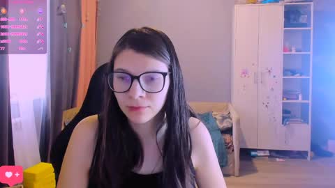 Snapshot of mollylollipop20 chatting on March 22, 11:46 am KIRA online show from March 22, 11:46 am