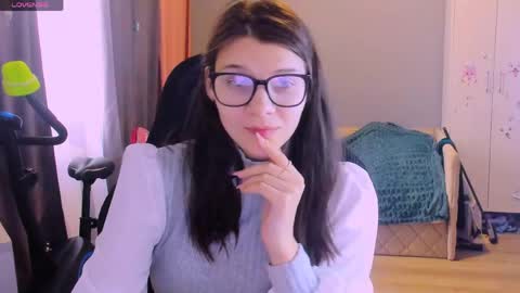 Snapshot of mollylollipop20 chatting on April 6, 2:53 am KIRA online show from April 6, 2:53 am