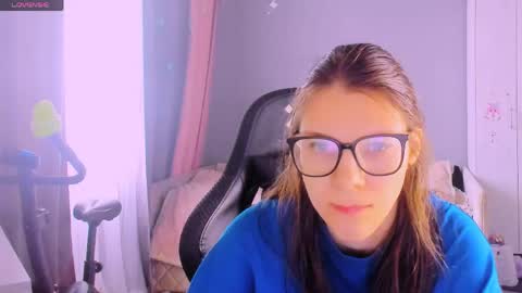 Snapshot of mollylollipop20 chatting on April 11, 5:12 am KIRA online show from April 11, 5:12 am