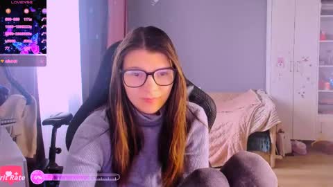 Snapshot of mollylollipop20 chatting on April 15, 2:18 am KIRA online show from April 15, 2:18 am