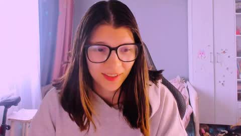 Snapshot of mollylollipop20 chatting on May 25, 4:18 am KIRA online show from May 25, 4:18 am
