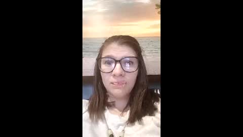 Snapshot of mollylollipop20 chatting on May 30, 3:09 pm KIRA online show from May 30, 3:09 pm