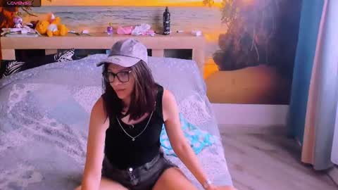 Snapshot of mollylollipop20 chatting on June 15, 3:42 am KIRA online show from June 15, 3:42 am