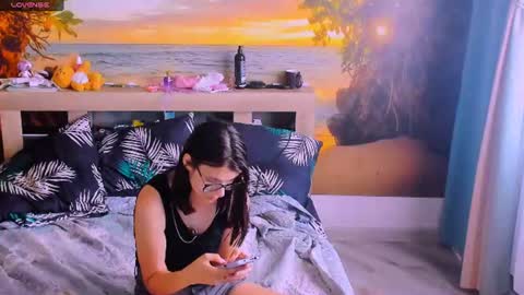 Snapshot of mollylollipop20 chatting on June 17, 4:59 am KIRA online show from June 17, 4:59 am