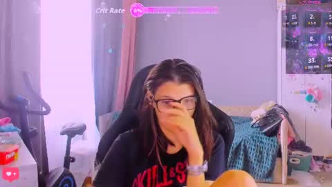 Snapshot of mollylollipop20 chatting on July 30, 4:33 am KIRA online show from July 30, 4:33 am