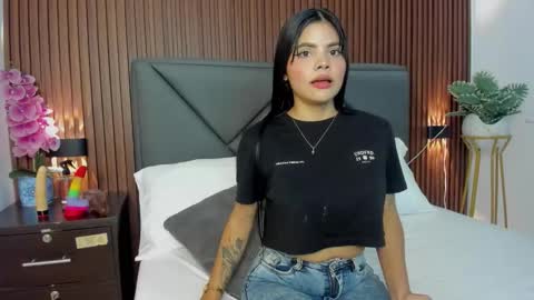 Snapshot of mollylove_ chatting on March 6, 7:21 pm mollylove_ online show from March 6, 7:21 pm