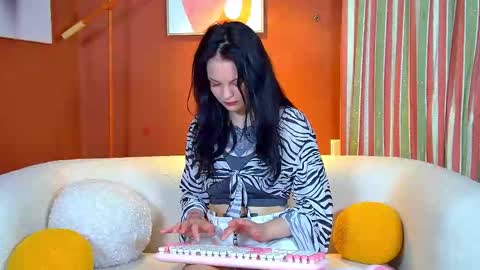 Snapshot of mollymillsen chatting on September 12, 6:41 pm Molly online show from September 12, 6:41 pm