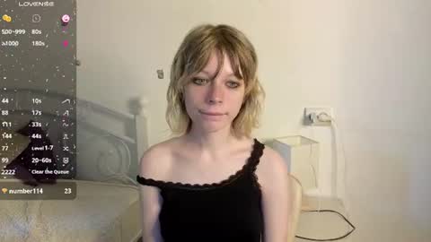 Snapshot of mollysally chatting on June 11, 4:21 am mollysally online show from June 11, 4:21 am