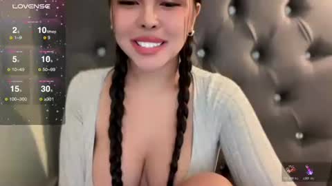 Snapshot of mollysky_smith chatting on October 31, 4:57 am molly online show from October 31, 4:57 am